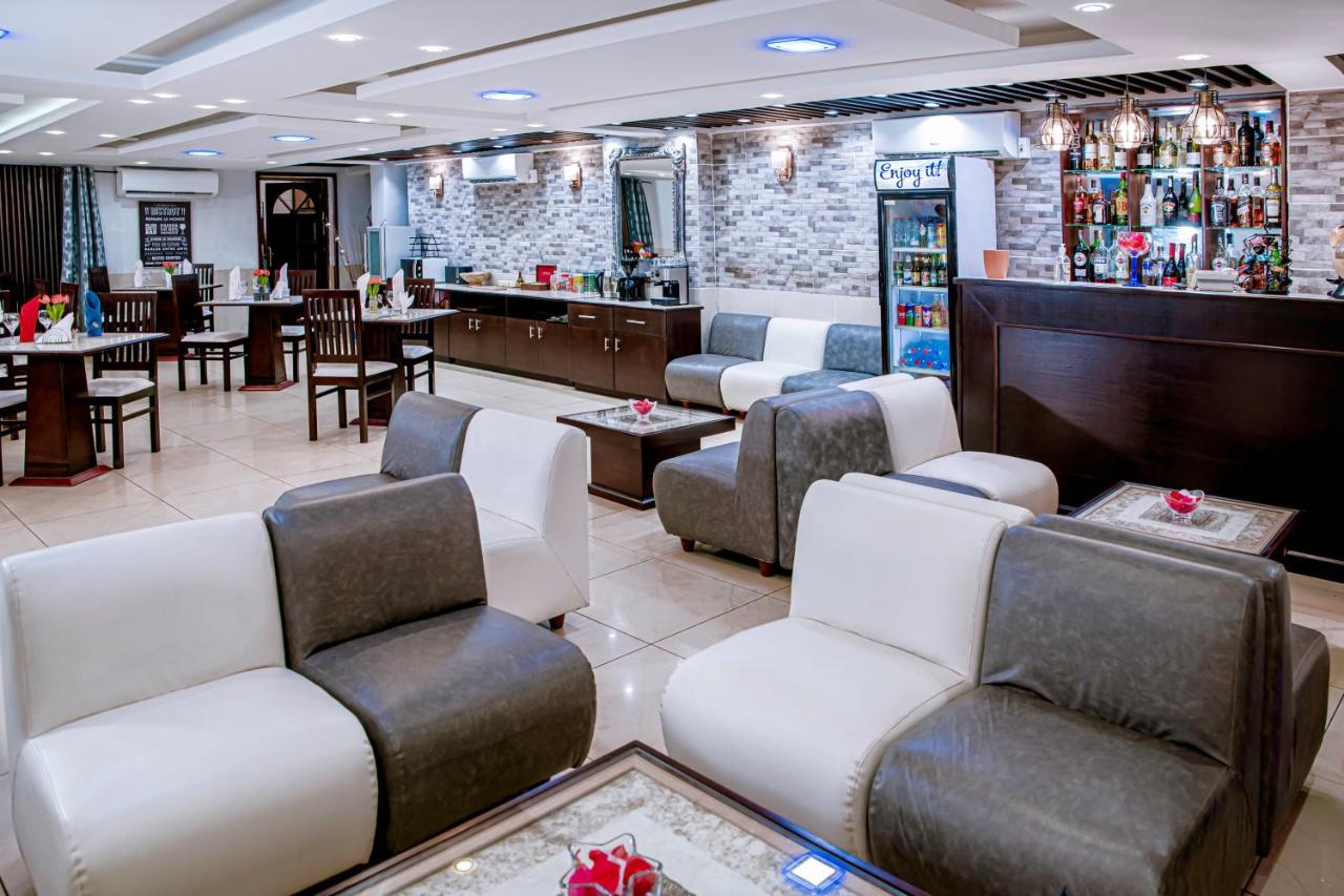 Serena Hotel Douala Buitenkant foto