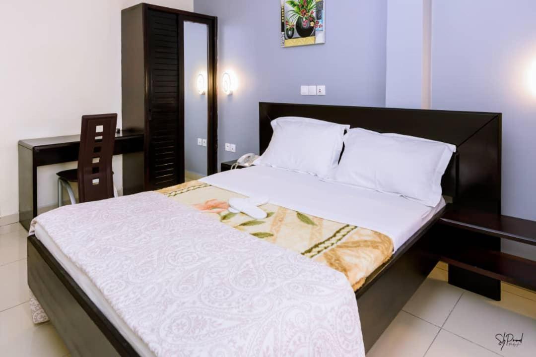 Serena Hotel Douala Buitenkant foto