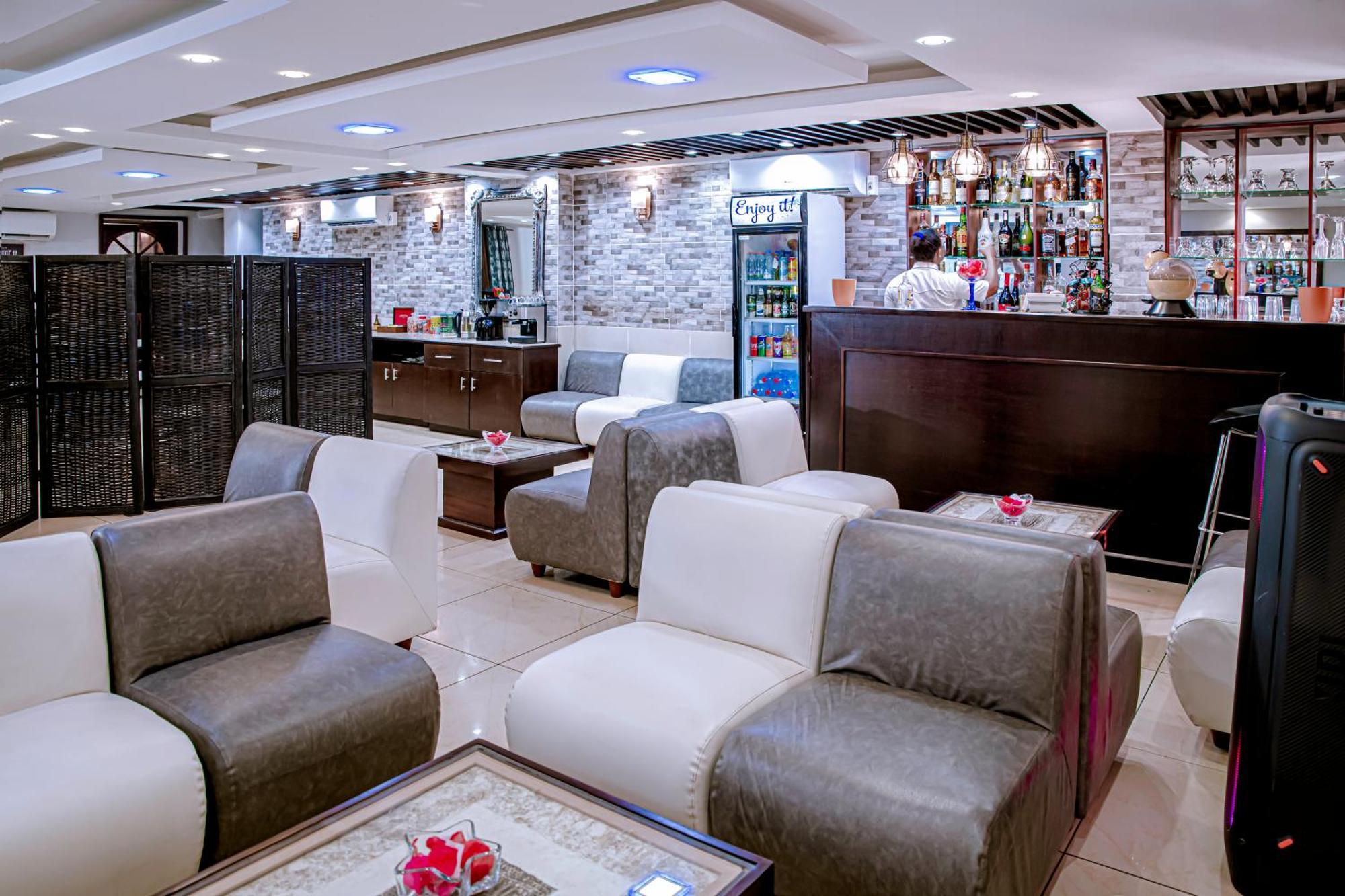 Serena Hotel Douala Buitenkant foto